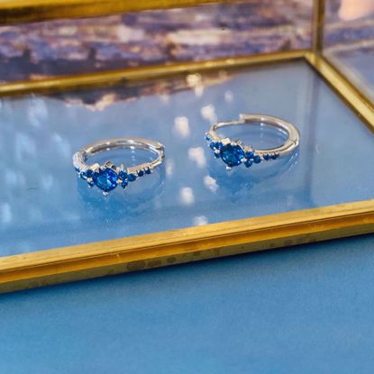 11509 Seville Jewelry sølv creoler med blå zirkonia
